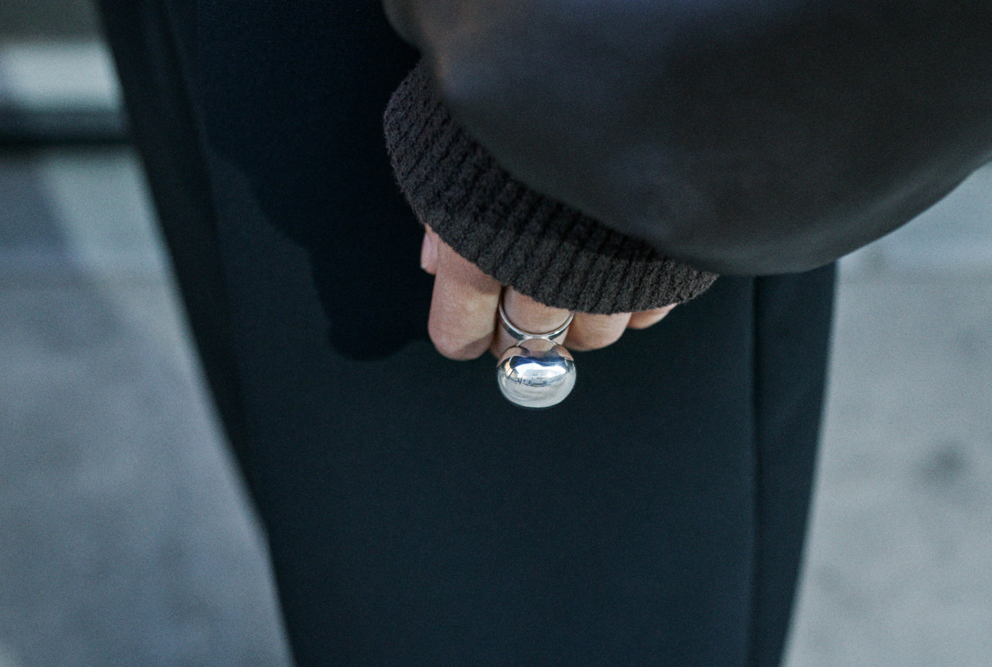 MH 925 Ellipse Ring II lifestyle campaign image