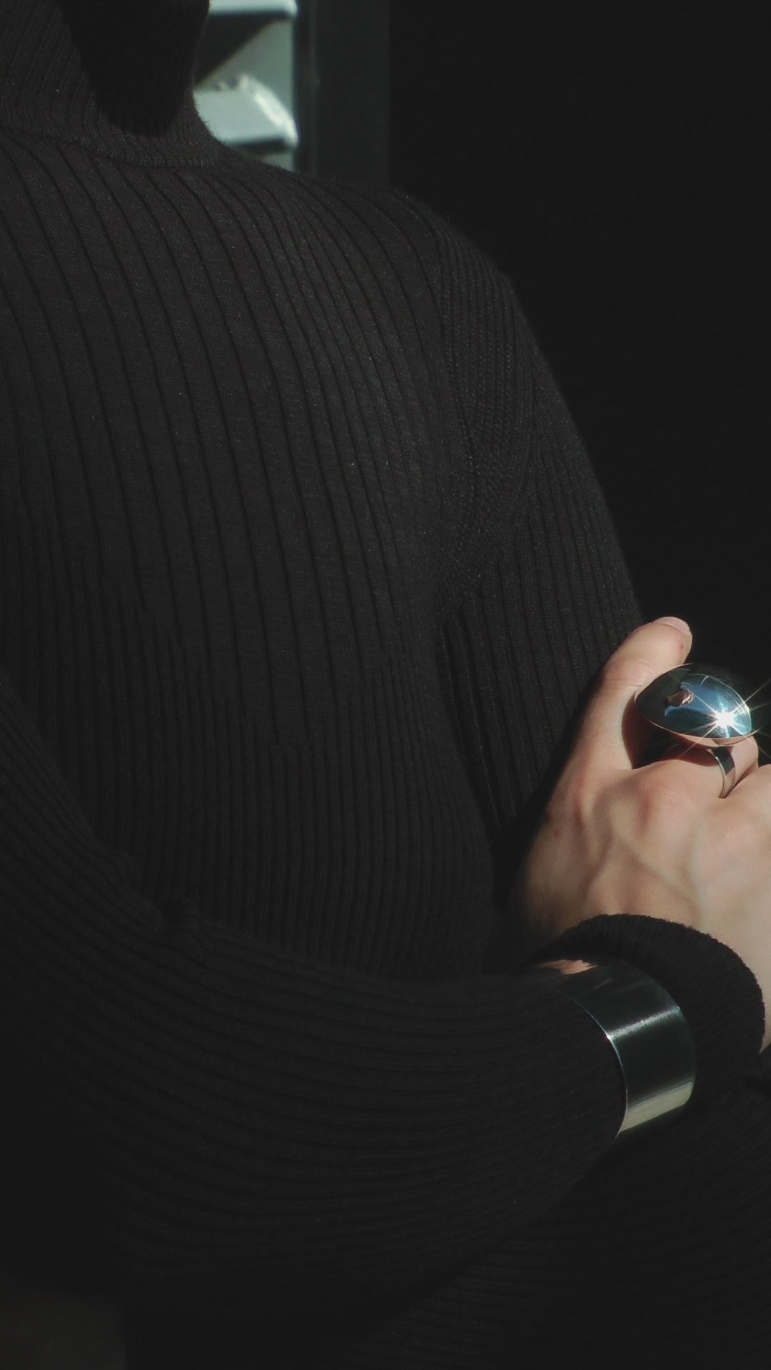 MH 925 Lens Ring video showcasing convex design and sterling silver details
